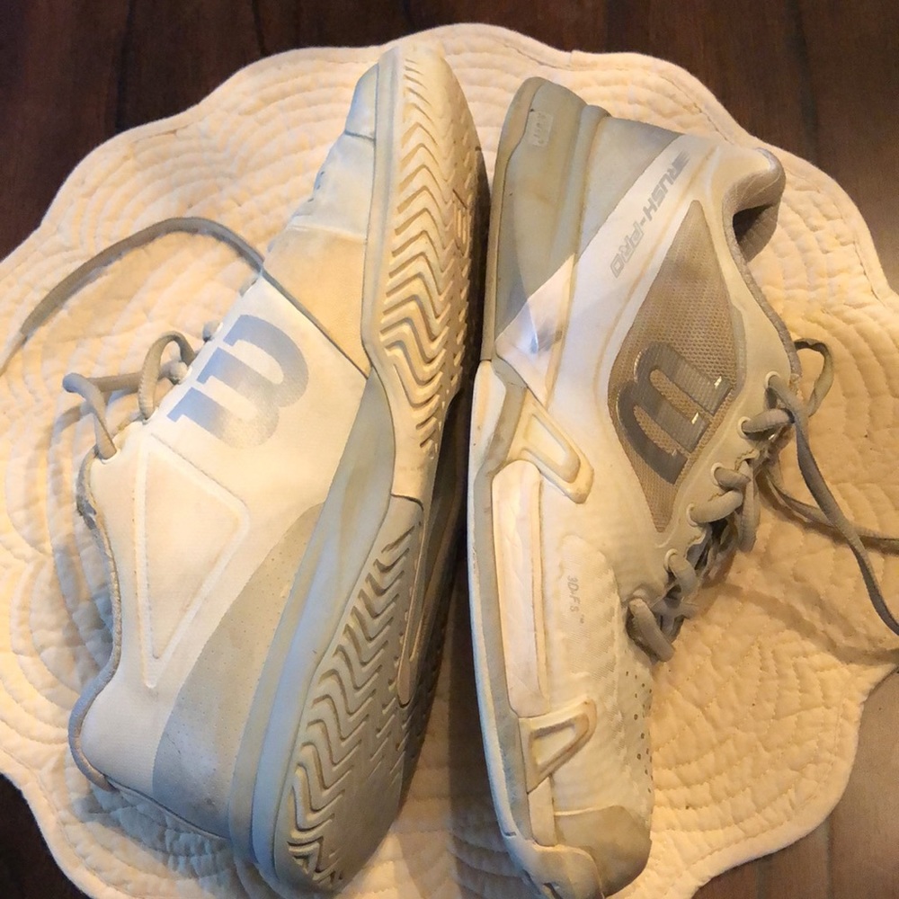 🦋 Wilson Rush Pro classic running shoes